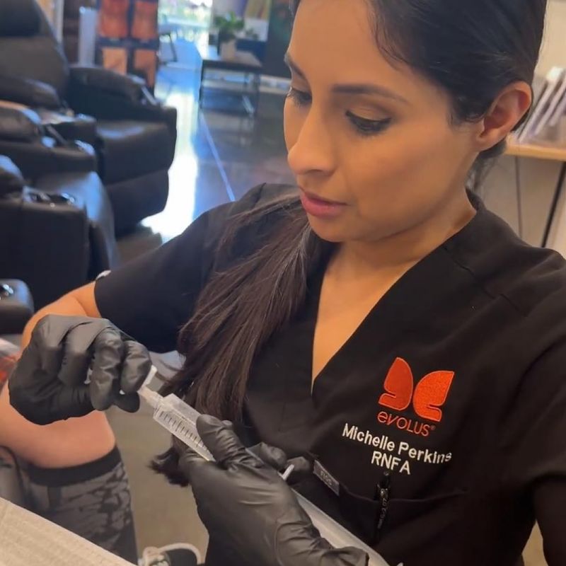 Preparing glutathione IV infusion in clinical setting for detox and skin brightening