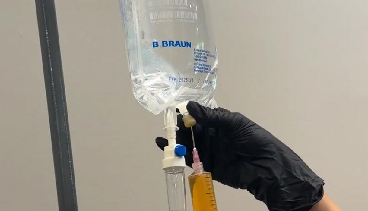 Vitamin B-12 IV infusion bag for energy and metabolism boost