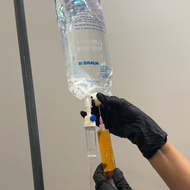 Vitamin B-12 IV infusion bag for energy and metabolism boost