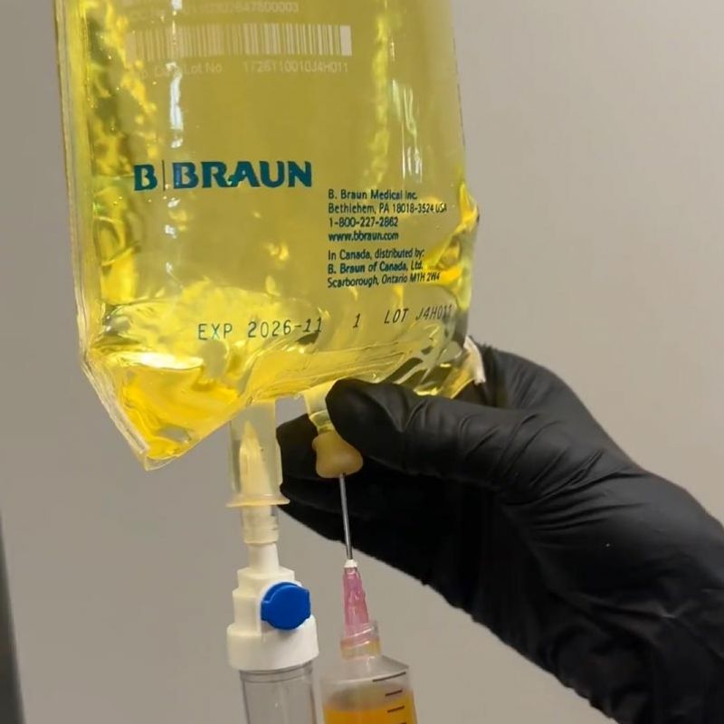 NAD IV therapy infusion bag to enhance energy and health