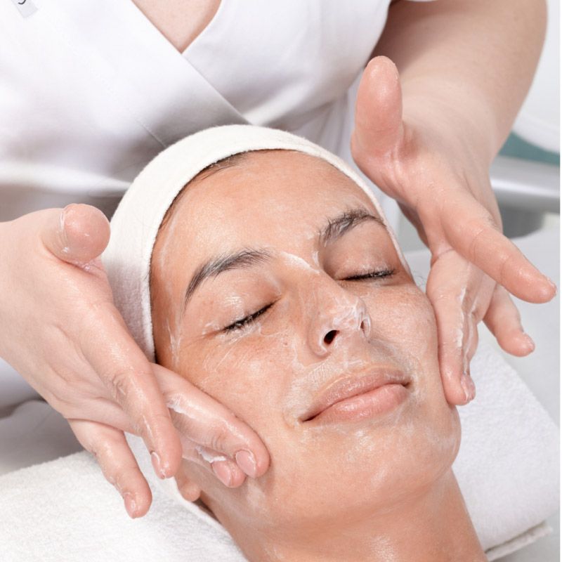 GLO2 oxygenating facial treatment in clinical setting