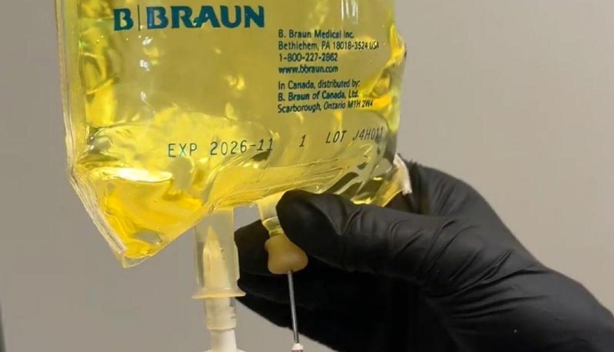 NAD IV therapy infusion bag to enhance energy and health