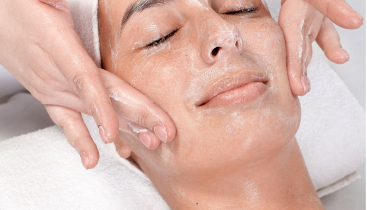 Glo? oxygenating facial treatment in clinical setting