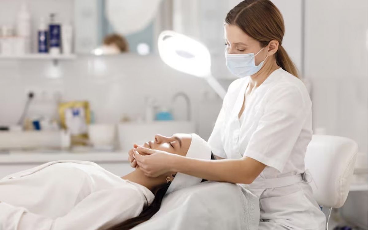 Custom Facial Treatments in Fresno: Comparing Medical-Grade vs. Day Spa Facials