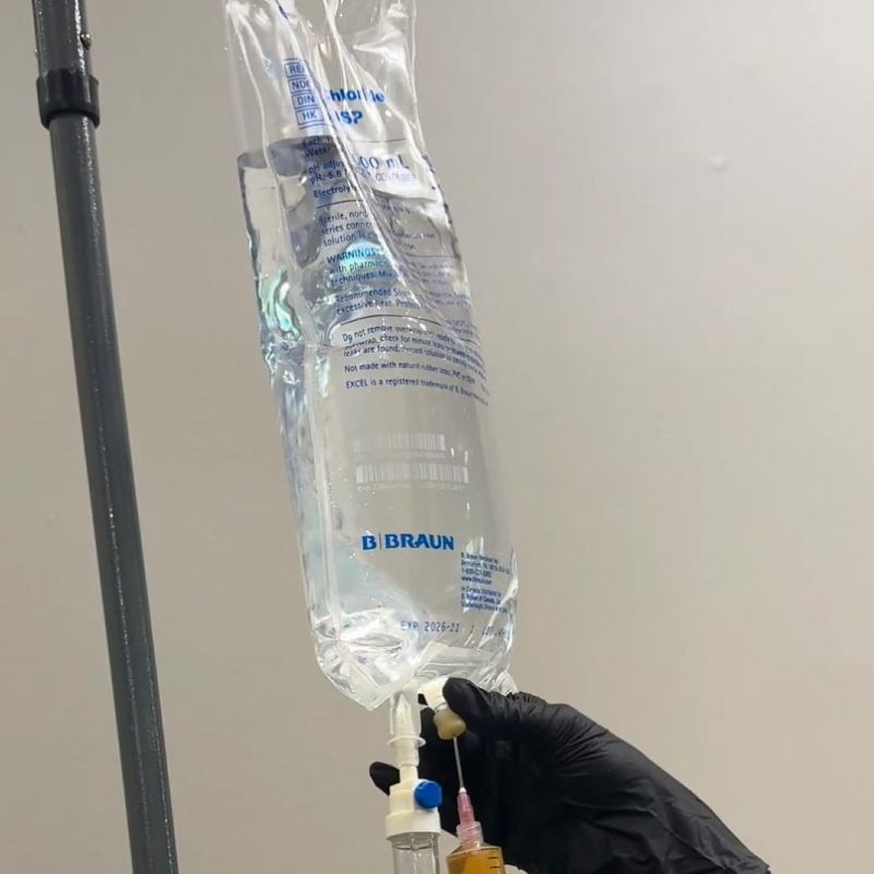 Vitamin B-12 IV infusion bag for energy and metabolism boost